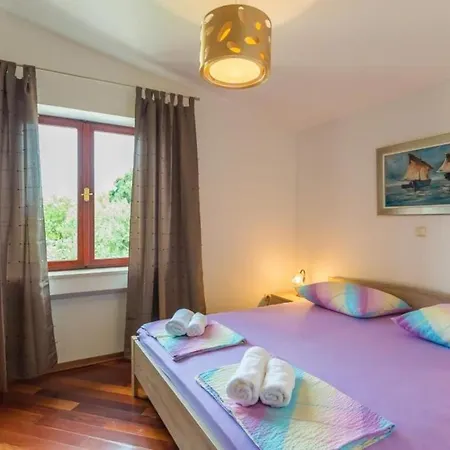 Sun & Sky - Two Bedroom With Balcony And Sea View